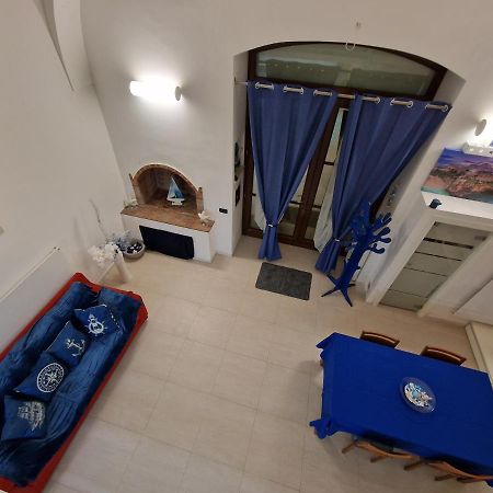 Polignano A Mare: Sulla Piazza Di Domenico Modugno Villa Bagian luar foto