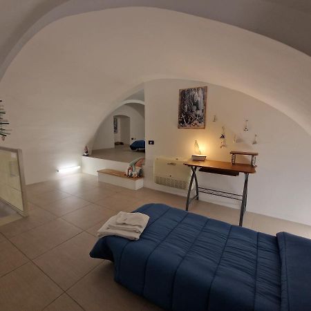 Polignano A Mare: Sulla Piazza Di Domenico Modugno Villa Bagian luar foto