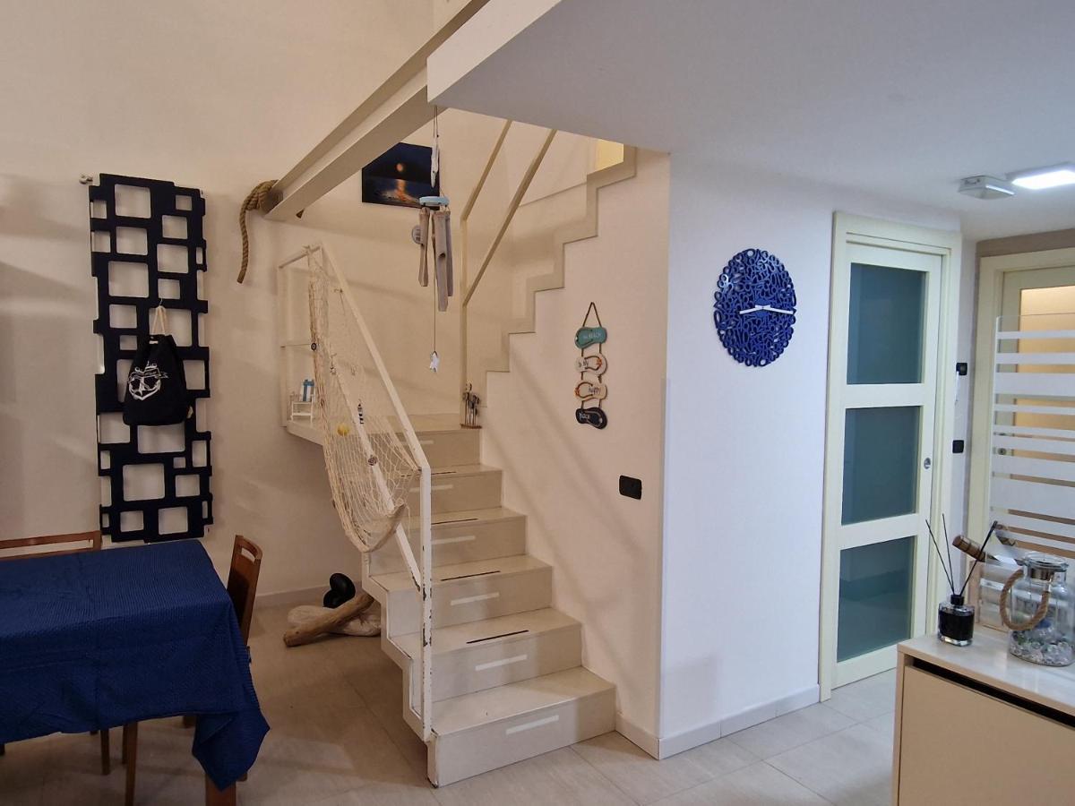 Polignano A Mare: Sulla Piazza Di Domenico Modugno Villa Bagian luar foto