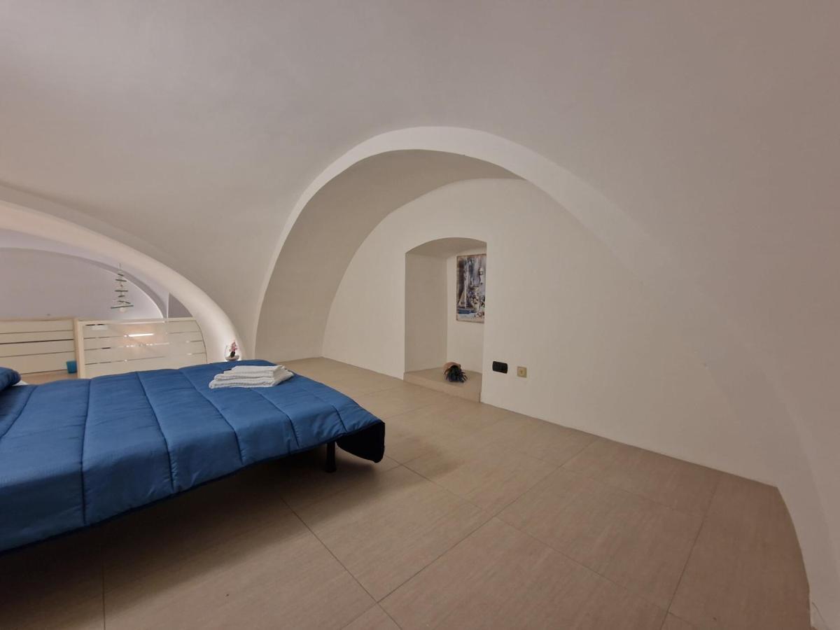 Polignano A Mare: Sulla Piazza Di Domenico Modugno Villa Bagian luar foto