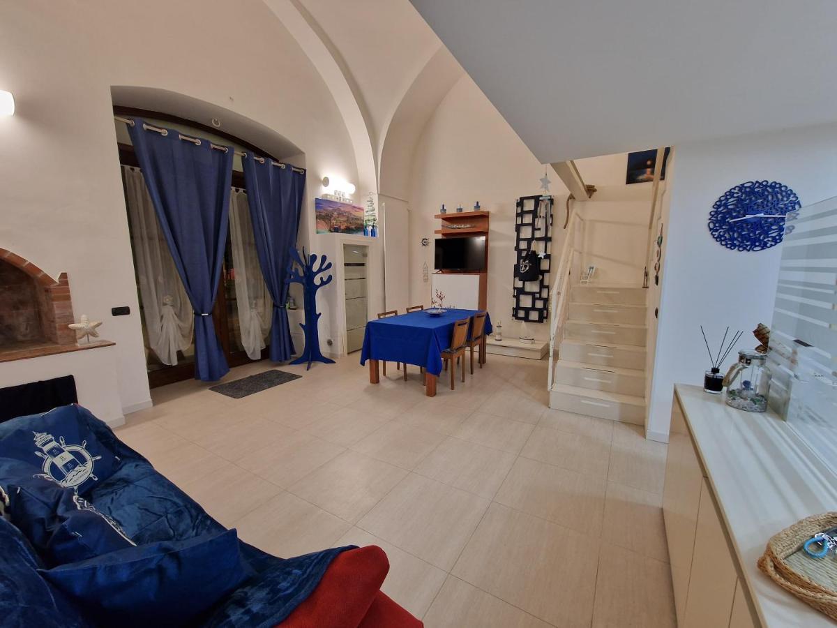 Polignano A Mare: Sulla Piazza Di Domenico Modugno Villa Bagian luar foto