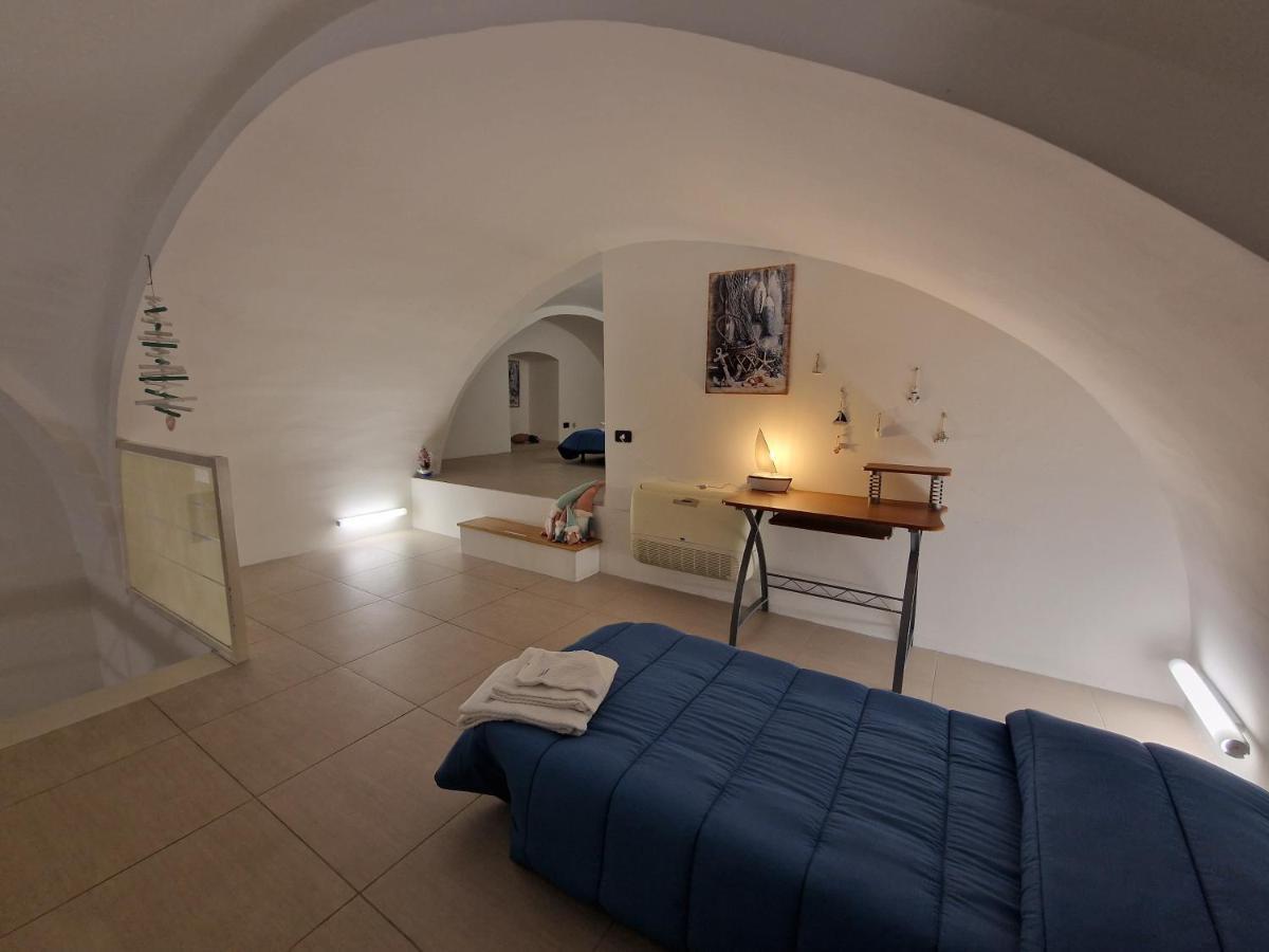 Polignano A Mare: Sulla Piazza Di Domenico Modugno Villa Bagian luar foto