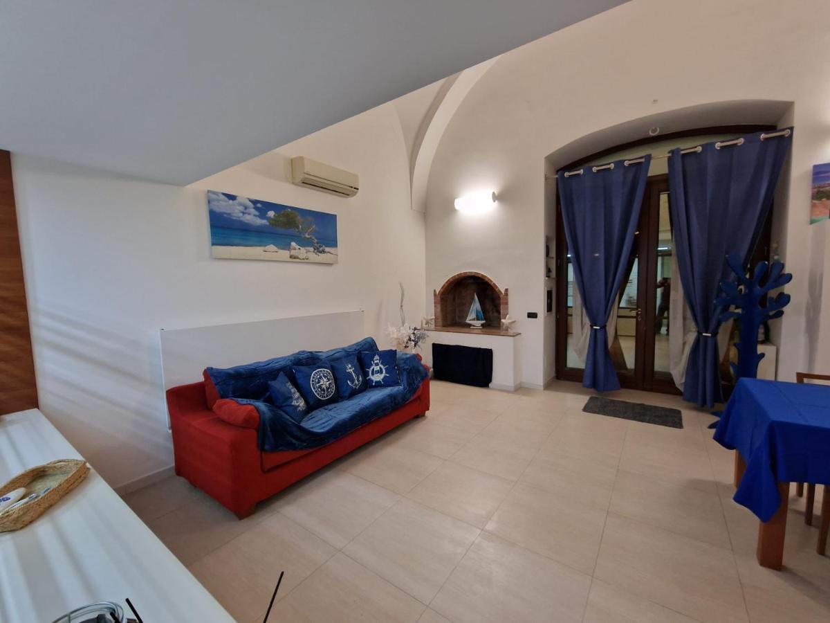 Polignano A Mare: Sulla Piazza Di Domenico Modugno Villa Bagian luar foto