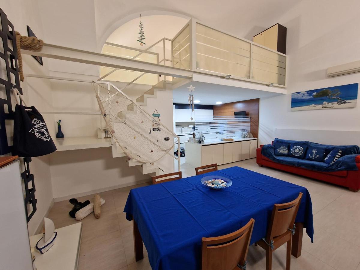 Polignano A Mare: Sulla Piazza Di Domenico Modugno Villa Bagian luar foto