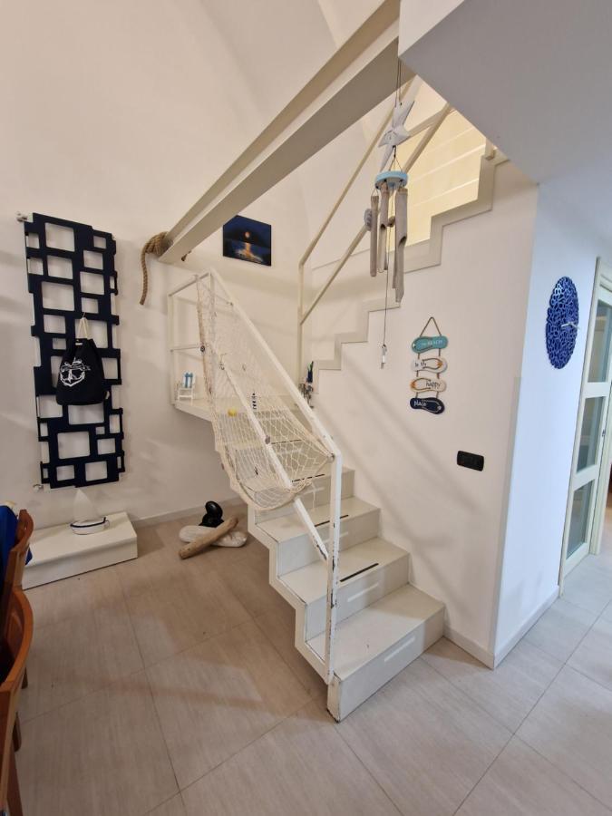 Polignano A Mare: Sulla Piazza Di Domenico Modugno Villa Bagian luar foto