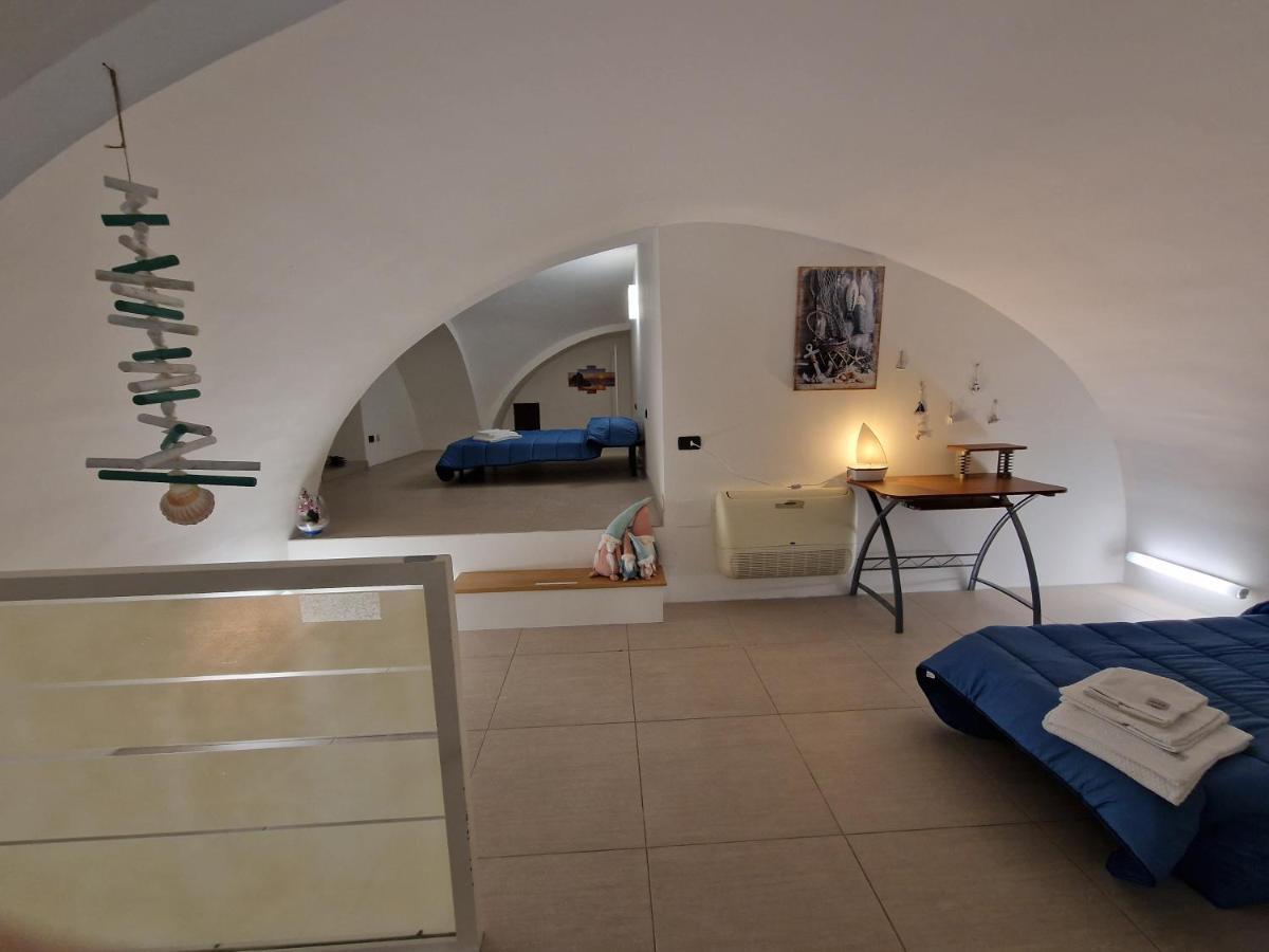 Polignano A Mare: Sulla Piazza Di Domenico Modugno Villa Bagian luar foto