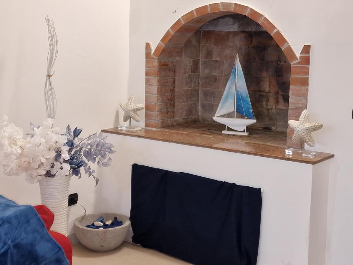 Polignano A Mare: Sulla Piazza Di Domenico Modugno Villa Bagian luar foto