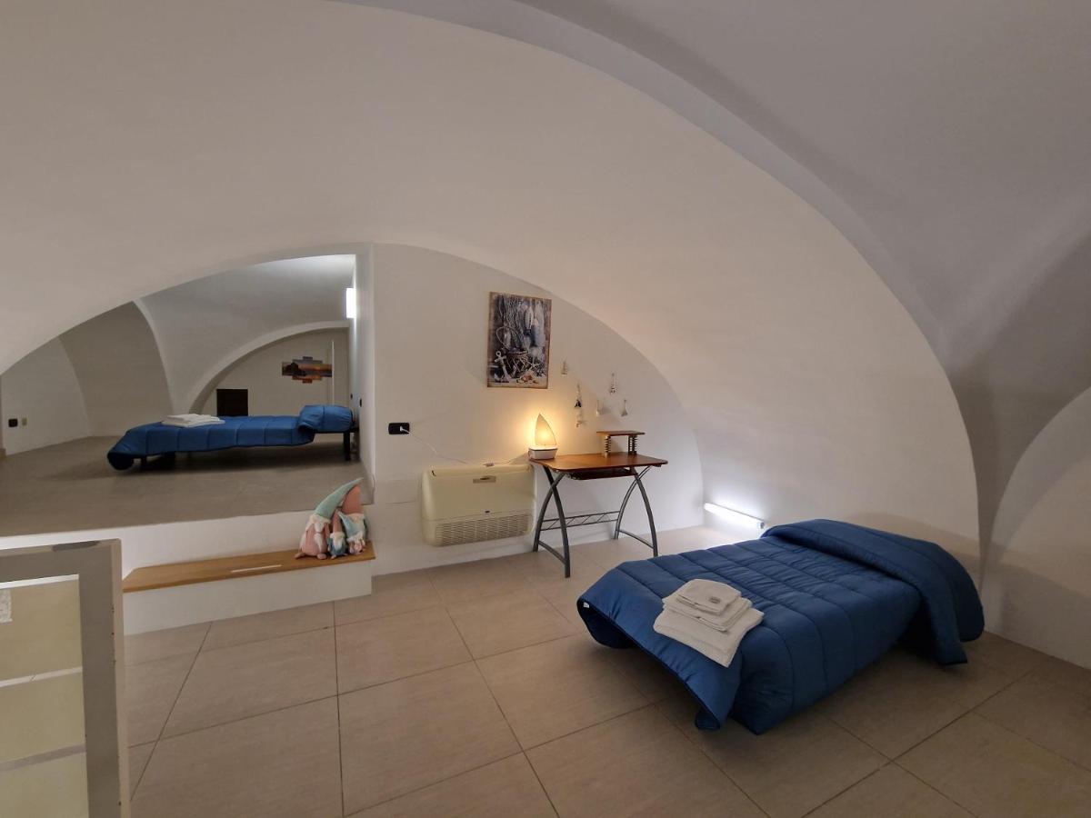 Polignano A Mare: Sulla Piazza Di Domenico Modugno Villa Bagian luar foto