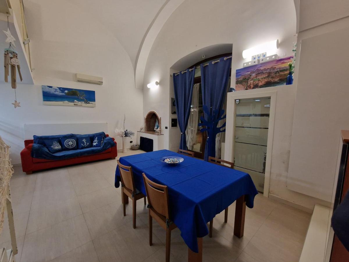 Polignano A Mare: Sulla Piazza Di Domenico Modugno Villa Bagian luar foto
