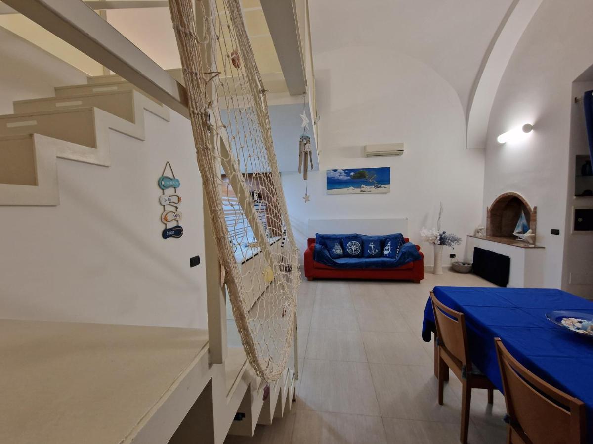 Polignano A Mare: Sulla Piazza Di Domenico Modugno Villa Bagian luar foto