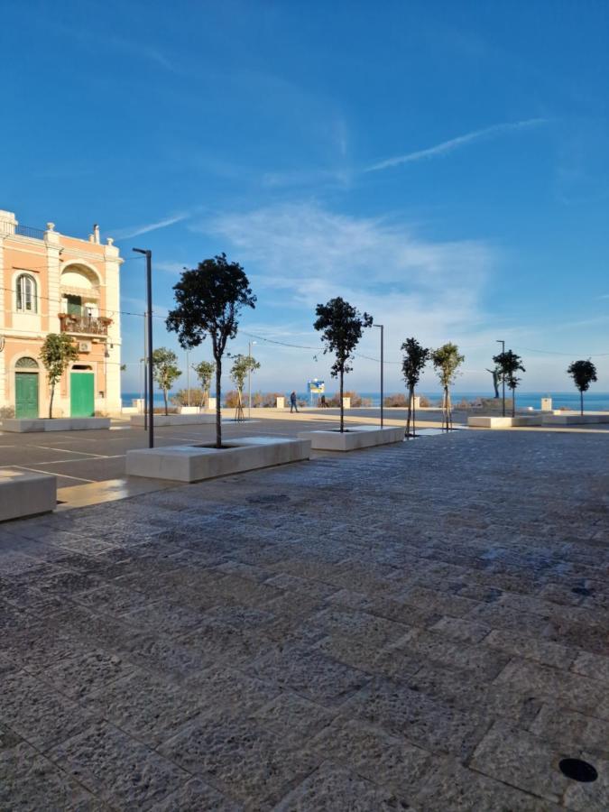 Polignano A Mare: Sulla Piazza Di Domenico Modugno Villa Bagian luar foto